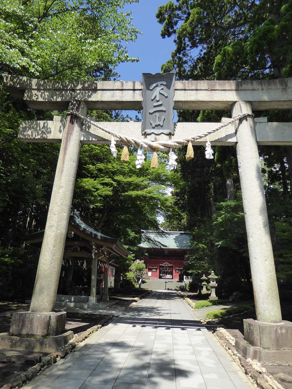 O-torii (a large gateway of a shrine)